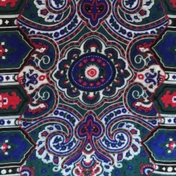 Oscar de la Renta Oblong Dark Green Red Classic Silk Scarf - Picture 2 of 4